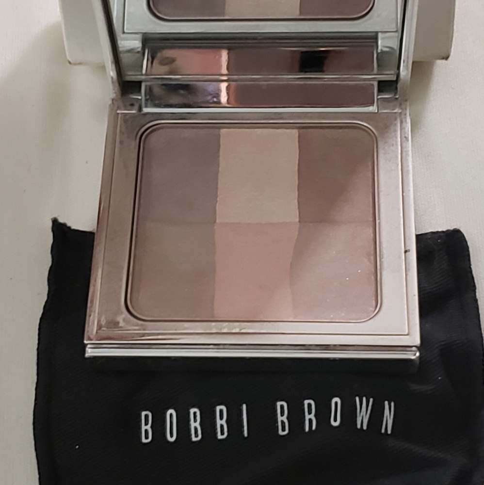 Bobbi Brown Brightening Powder Nude